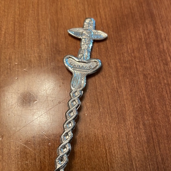 Souvenir spoons from Alberta - Picture 2 of 7